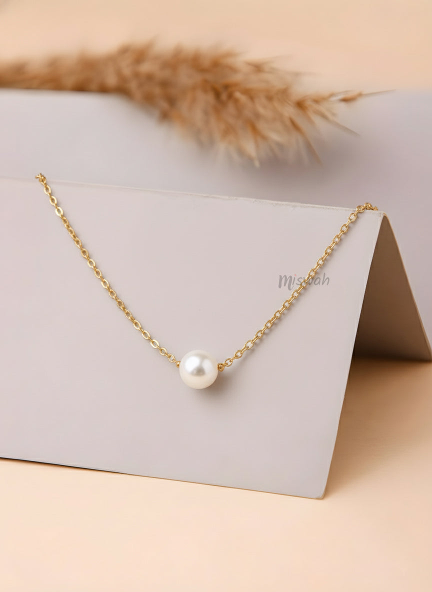 Golden Pearl Pendant Necklace