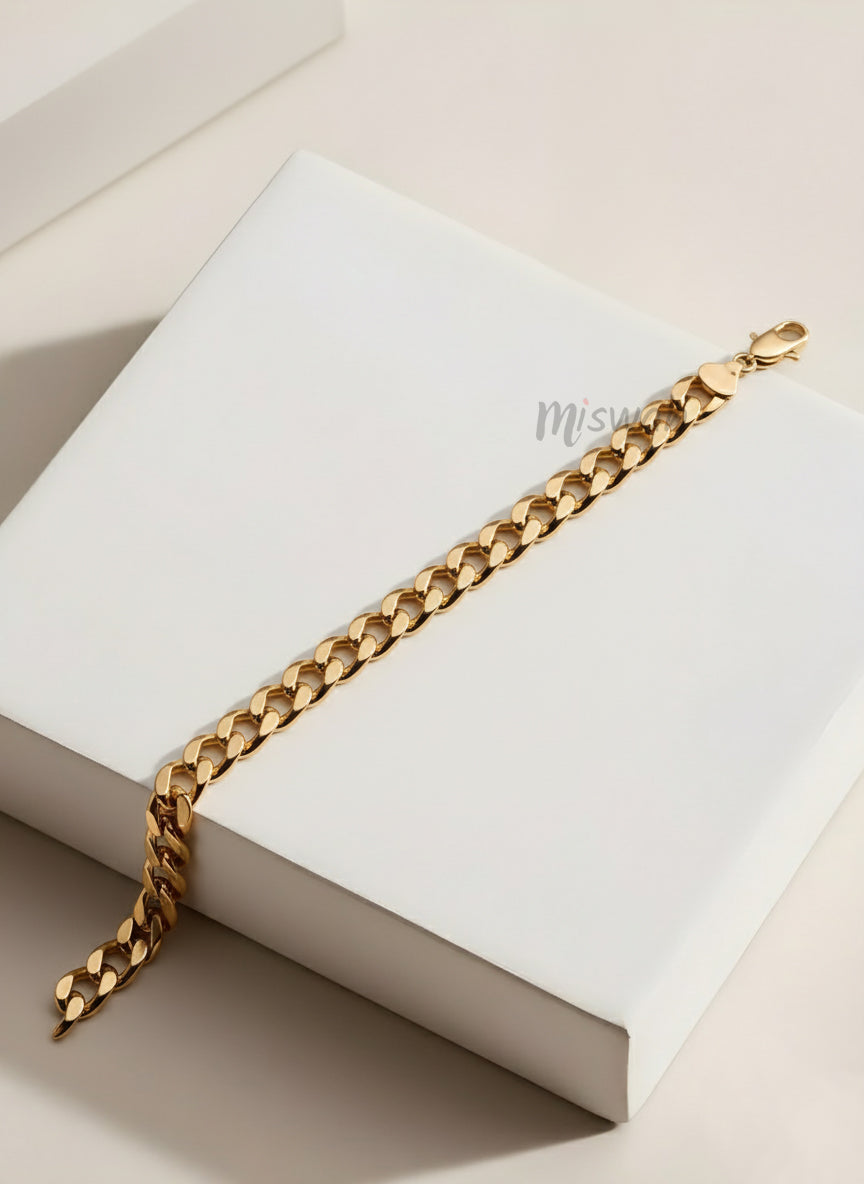 The Icon: Your New Everyday Essential.